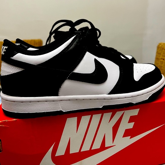 Nike Dunk Low Panda - Picture 1 of 3